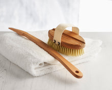 Load image into Gallery viewer, Wooden Bath Brush with a Replacement Head (FSC 100%)
